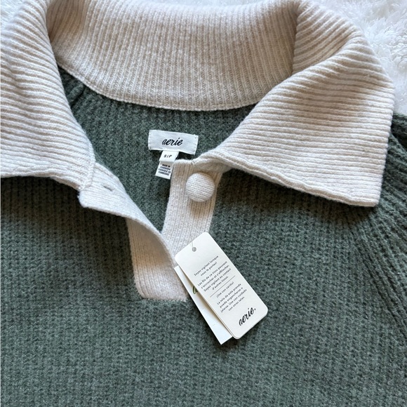 aerie Olive Green Sweater with Cream Trimmed Collar - Picture 3 of 3